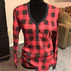 Followme thermal top.  Long sleeve. Buffalo print. Black and red.